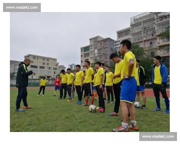 补射技术解析与运用探讨在现代足球比赛中的重要性及实践技巧